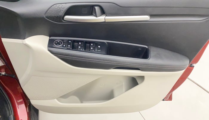 2022 KIA SONET HTX 1.0 IMT, Petrol, Manual, 10,624 km, Driver Side Door Panels Control