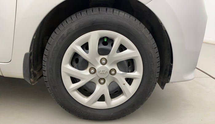 2017 Hyundai Grand i10 SPORTZ 1.2 KAPPA VTVT, Petrol, Manual, 55,110 km, Right Front Wheel