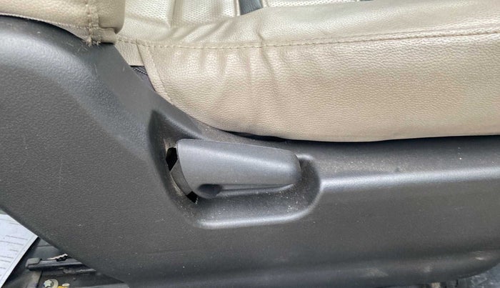2016 Maruti Wagon R 1.0 LXI CNG, CNG, Manual, 32,076 km, Driver Side Adjustment Panel