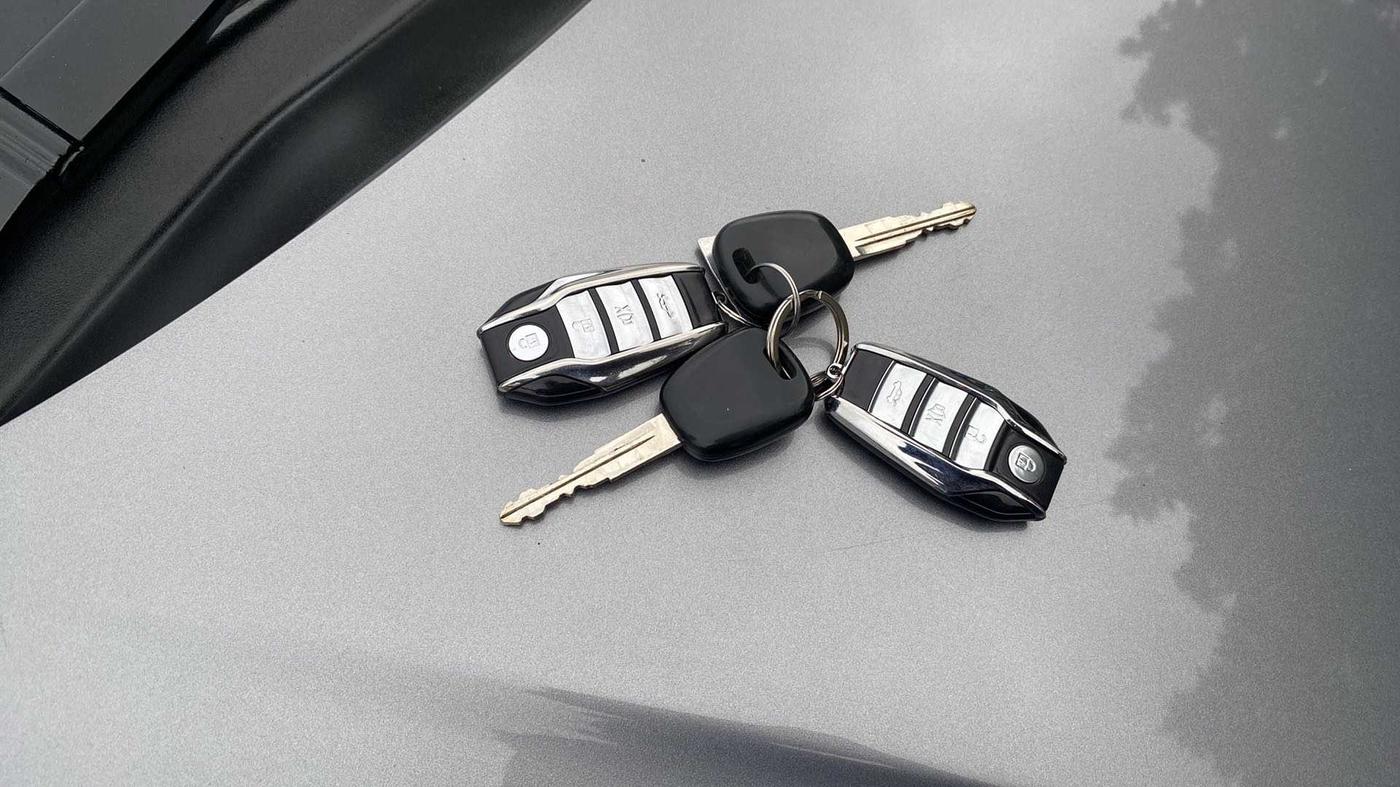 2016 Maruti Wagon R 1.0 LXI CNG, CNG, Manual, 32,076 km, Key Close Up
