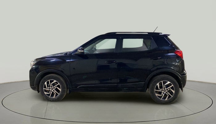 2023 Mahindra XUV300 W8 (O) 1.2 PETROL, Petrol, Manual, 14,550 km, Left Side