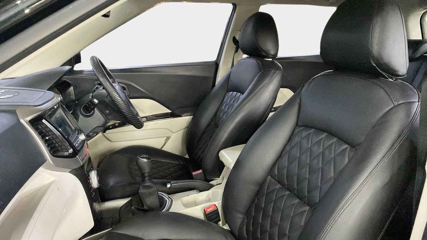 2023 Mahindra XUV300 W8 (O) 1.2 PETROL, Petrol, Manual, 14,550 km, Right Side Front Door Cabin