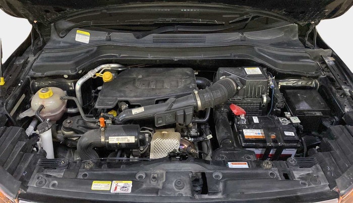 2023 Mahindra XUV300 W8 (O) 1.2 PETROL, Petrol, Manual, 14,550 km, Open Bonet