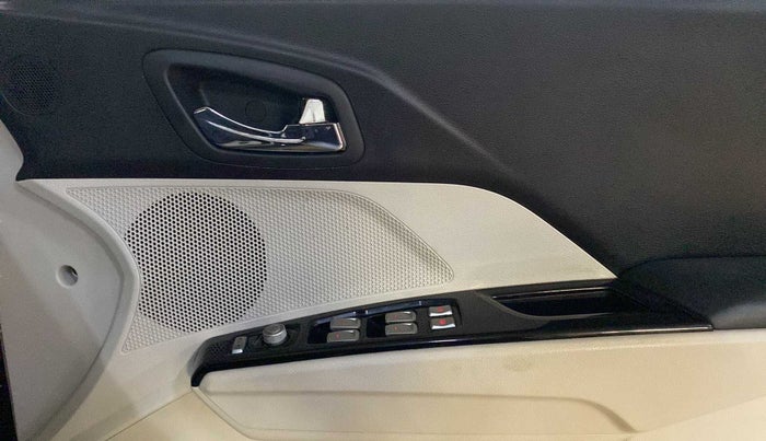 2023 Mahindra XUV300 W8 (O) 1.2 PETROL, Petrol, Manual, 14,550 km, Driver Side Door Panels Control