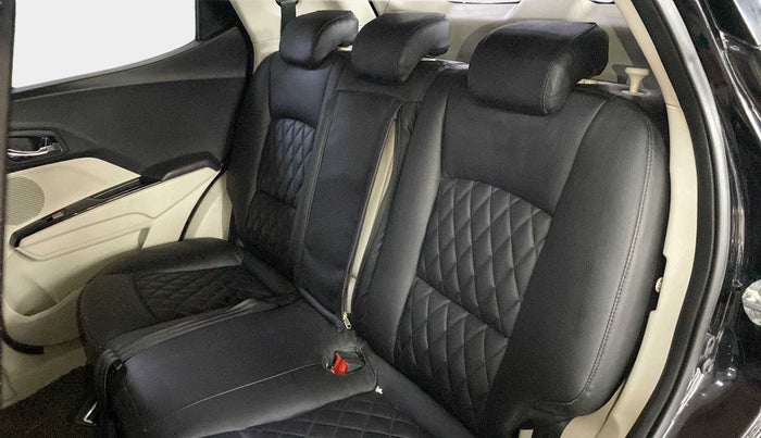 2023 Mahindra XUV300 W8 (O) 1.2 PETROL, Petrol, Manual, 14,550 km, Right Side Rear Door Cabin