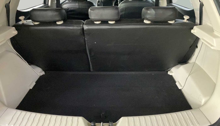 2023 Mahindra XUV300 W8 (O) 1.2 PETROL, Petrol, Manual, 14,550 km, Boot Inside