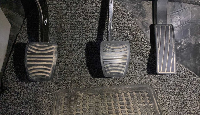 2023 Mahindra XUV300 W8 (O) 1.2 PETROL, Petrol, Manual, 14,550 km, Pedals