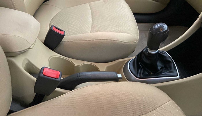 2016 Hyundai Verna 1.6 VTVT SX, Petrol, Manual, 49,558 km, Gear Lever