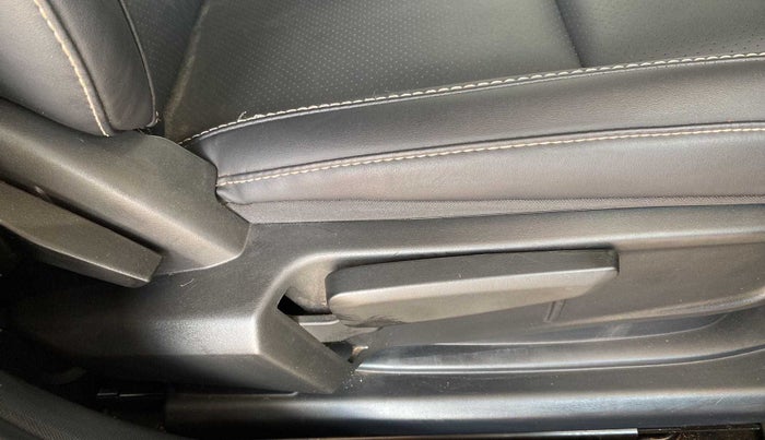 2022 Tata ALTROZ XZ PLUS PETROL, Petrol, Manual, 19,569 km, Driver Side Adjustment Panel