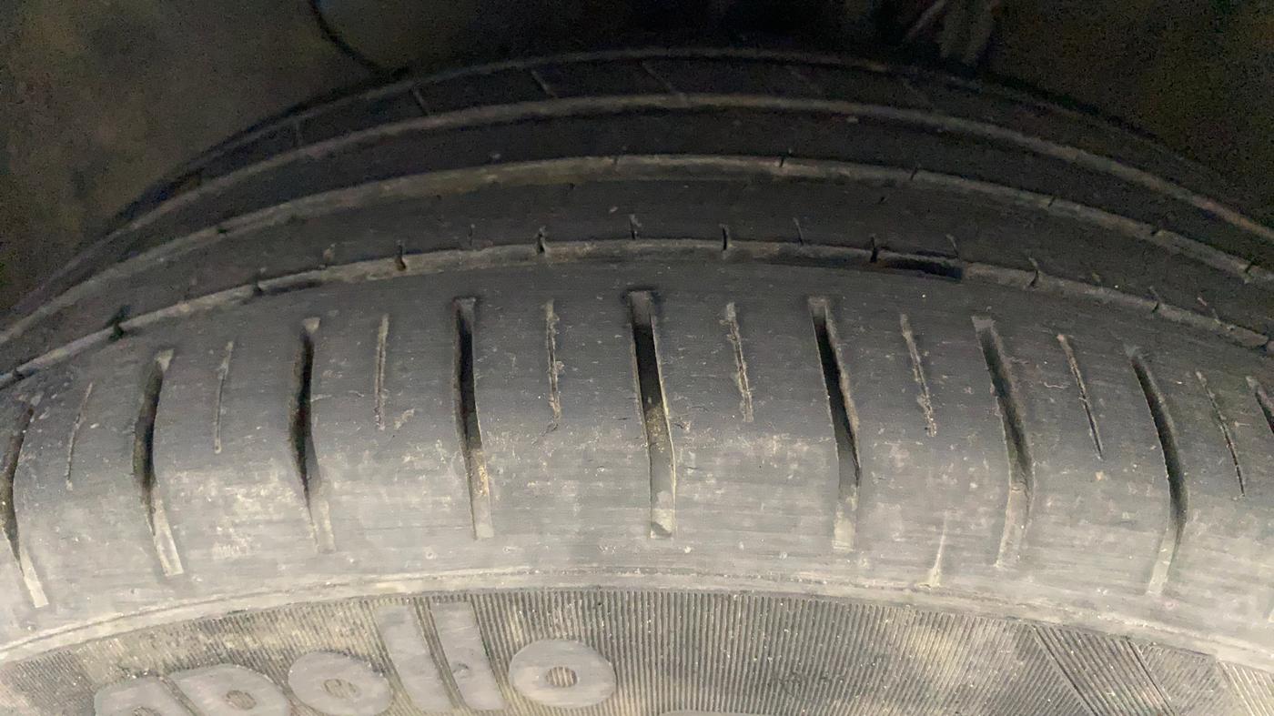 2019 Hyundai Elite i20 ASTA 1.2 (O), Petrol, Manual, 23,061 km, Left Front Tyre Tread