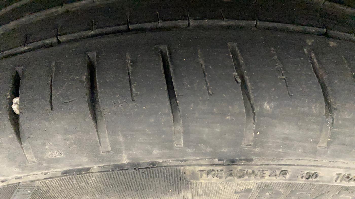 2019 Hyundai Elite i20 ASTA 1.2 (O), Petrol, Manual, 23,061 km, Right Front Tyre Tread