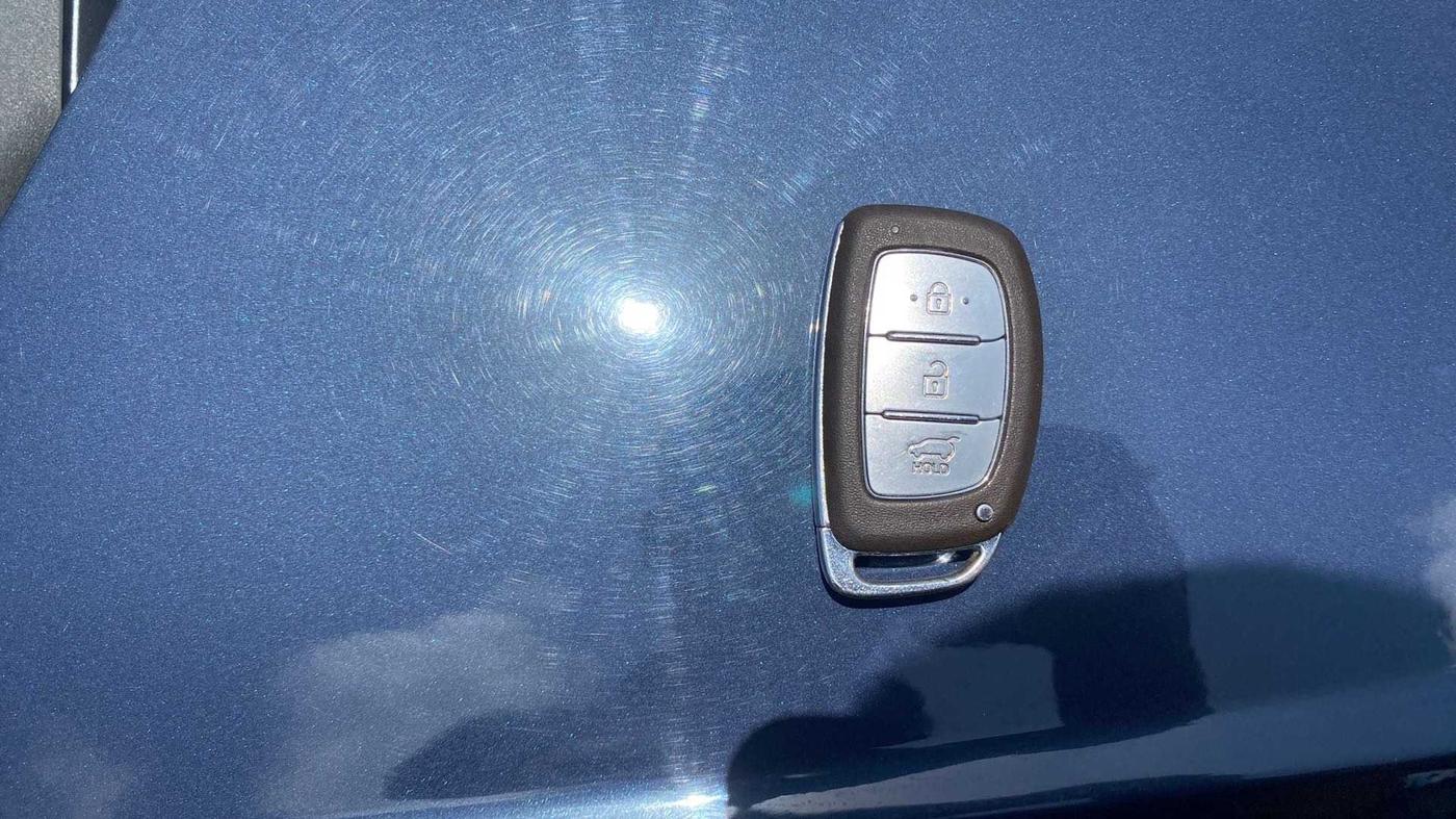 2022 Hyundai VENUE SX 1.5 (O) EXECUTIVE CRDI, Diesel, Manual, 43,492 km, Key Close Up