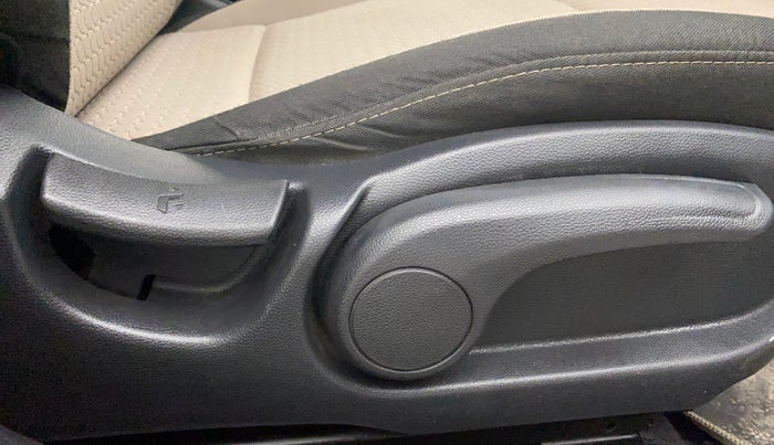 2017 Hyundai Elite i20 ASTA 1.2 (O), Petrol, Manual, 31,091 km, Driver Side Adjustment Panel