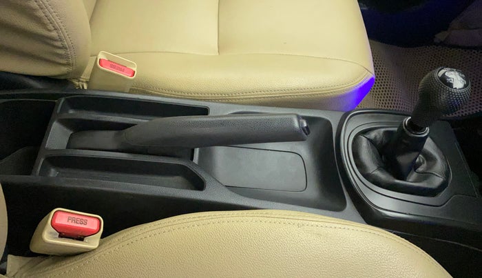 2016 Honda City 1.5L I-VTEC S MT, Petrol, Manual, 1,15,300 km, Gear Lever