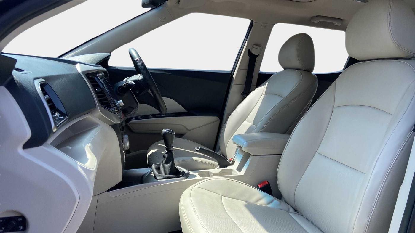 2022 Mahindra XUV300 W8 (O) 1.2 PETROL, Petrol, Manual, 14,357 km, Right Side Front Door Cabin