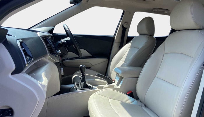 2022 Mahindra XUV300 W8 (O) 1.2 PETROL, Petrol, Manual, 14,357 km, Right Side Front Door Cabin