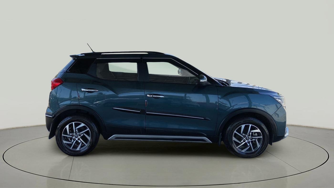2022 Mahindra XUV300 W8 (O) 1.2 PETROL, Petrol, Manual, 14,357 km, Right Side View