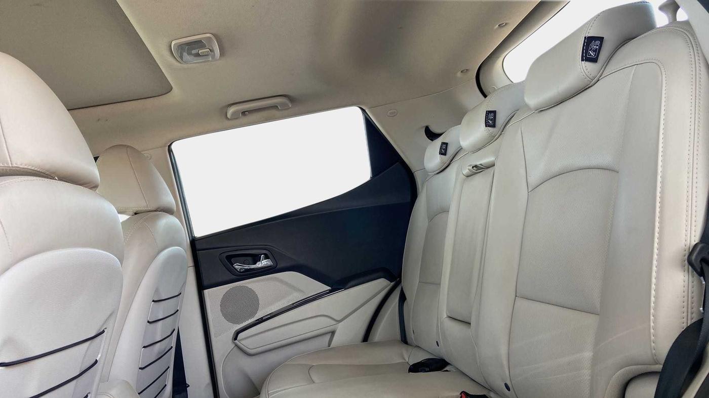 2022 Mahindra XUV300 W8 (O) 1.2 PETROL, Petrol, Manual, 14,357 km, Right Side Rear Door Cabin
