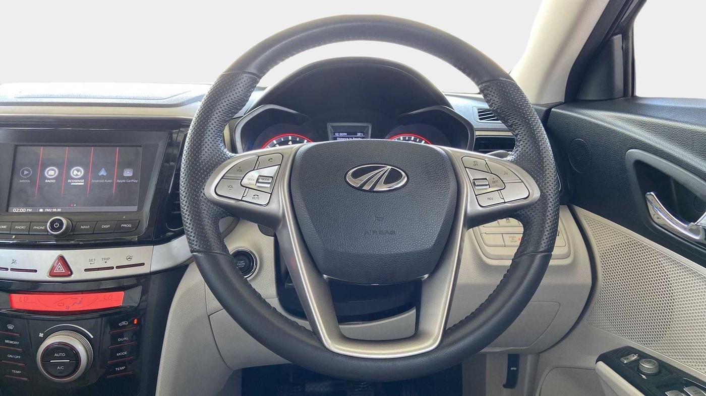 2022 Mahindra XUV300 W8 (O) 1.2 PETROL, Petrol, Manual, 14,357 km, Steering Wheel Close Up
