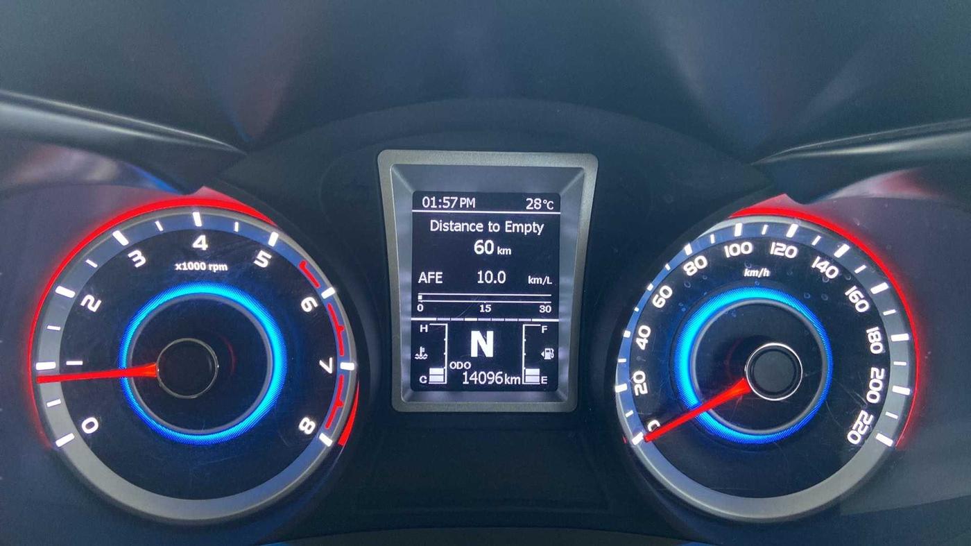 2022 Mahindra XUV300 W8 (O) 1.2 PETROL, Petrol, Manual, 14,357 km, Odometer Image