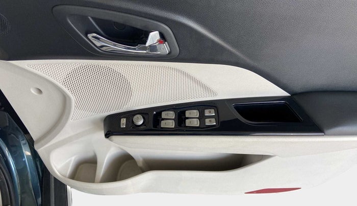2022 Mahindra XUV300 W8 (O) 1.2 PETROL, Petrol, Manual, 14,357 km, Driver Side Door Panels Control