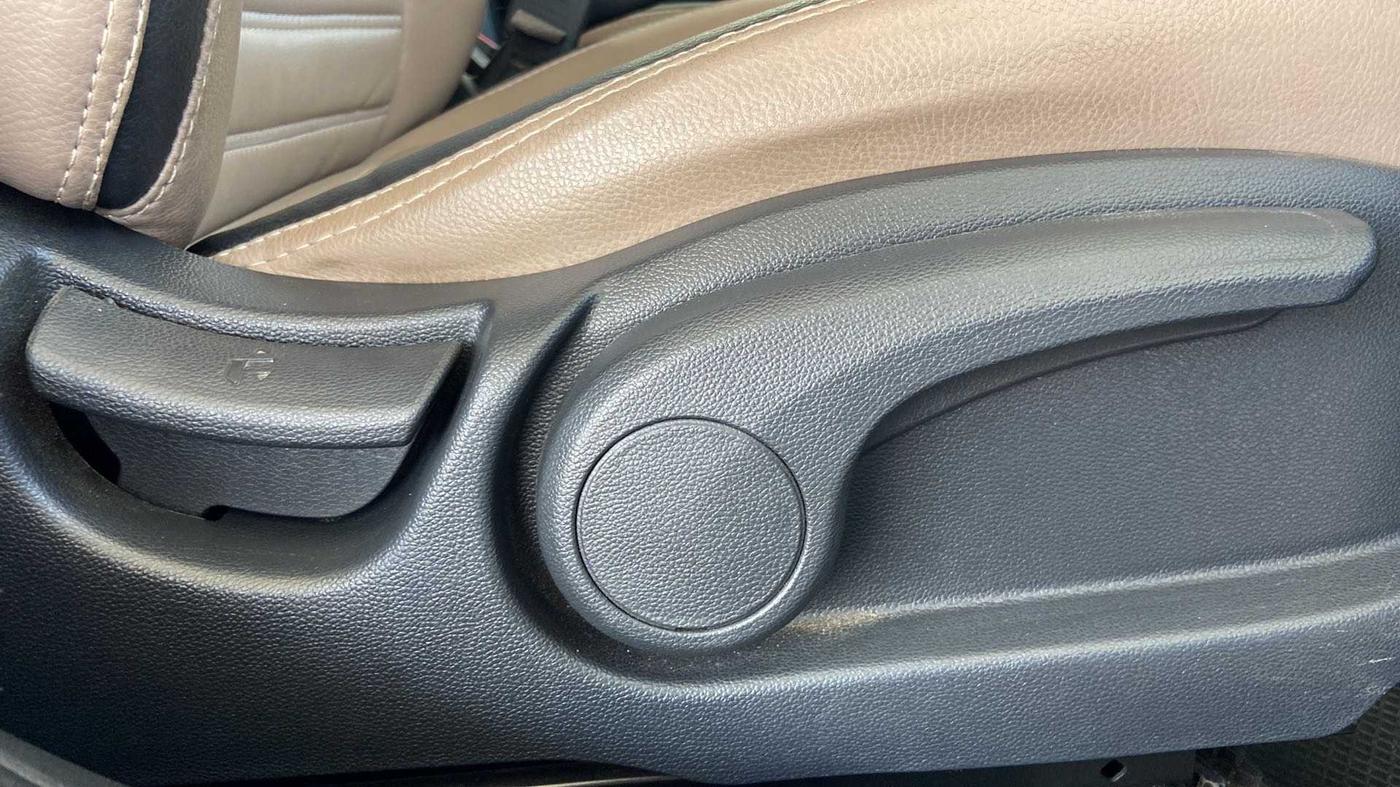 2019 Hyundai Elite i20 SPORTZ PLUS 1.4 CRDI, Diesel, Manual, 17,305 km, Driver Side Adjustment Panel