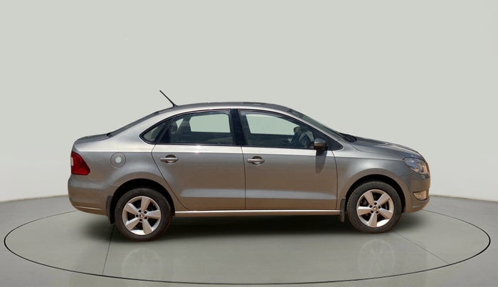 2016 Skoda Rapid 1.6 MPI STYLE AT, Petrol, Automatic, 35,416 km, Right Side View