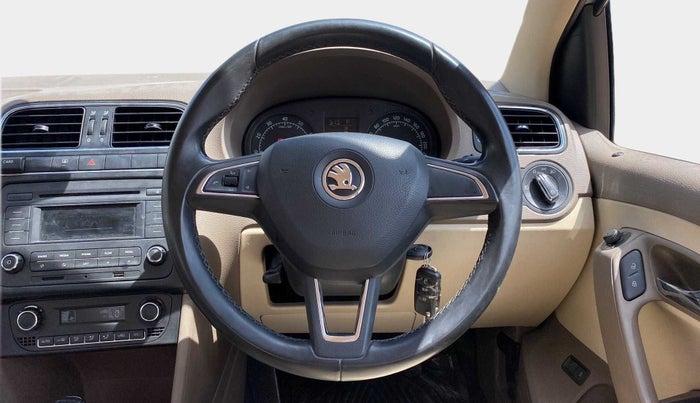 2016 Skoda Rapid 1.6 MPI STYLE AT, Petrol, Automatic, 35,416 km, Steering Wheel Close Up