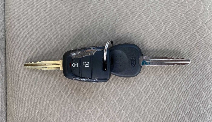 2022 Hyundai NEW SANTRO SPORTZ MT, Petrol, Manual, 19,934 km, Key Close Up