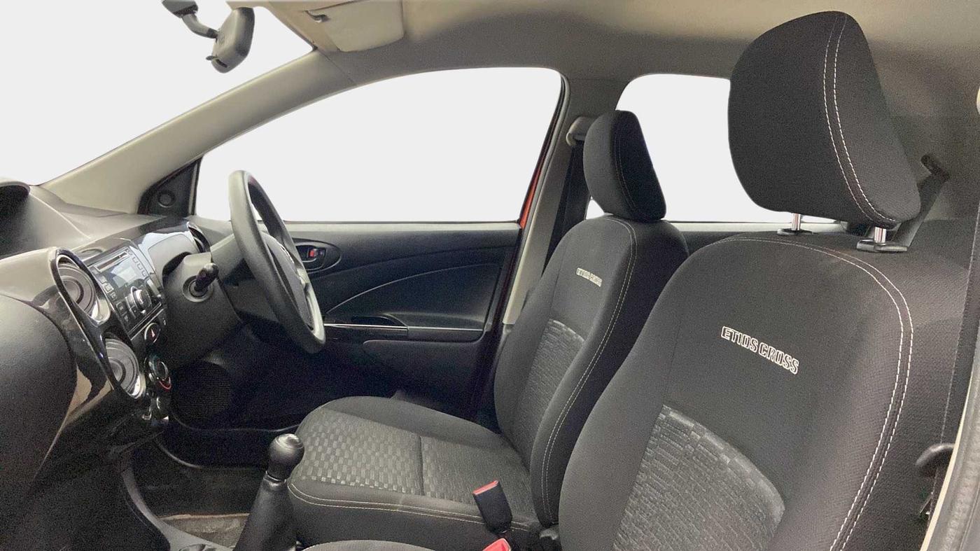 2015 Toyota Etios CROSS 1.2 G, Petrol, Manual, 45,032 km, Right Side Front Door Cabin