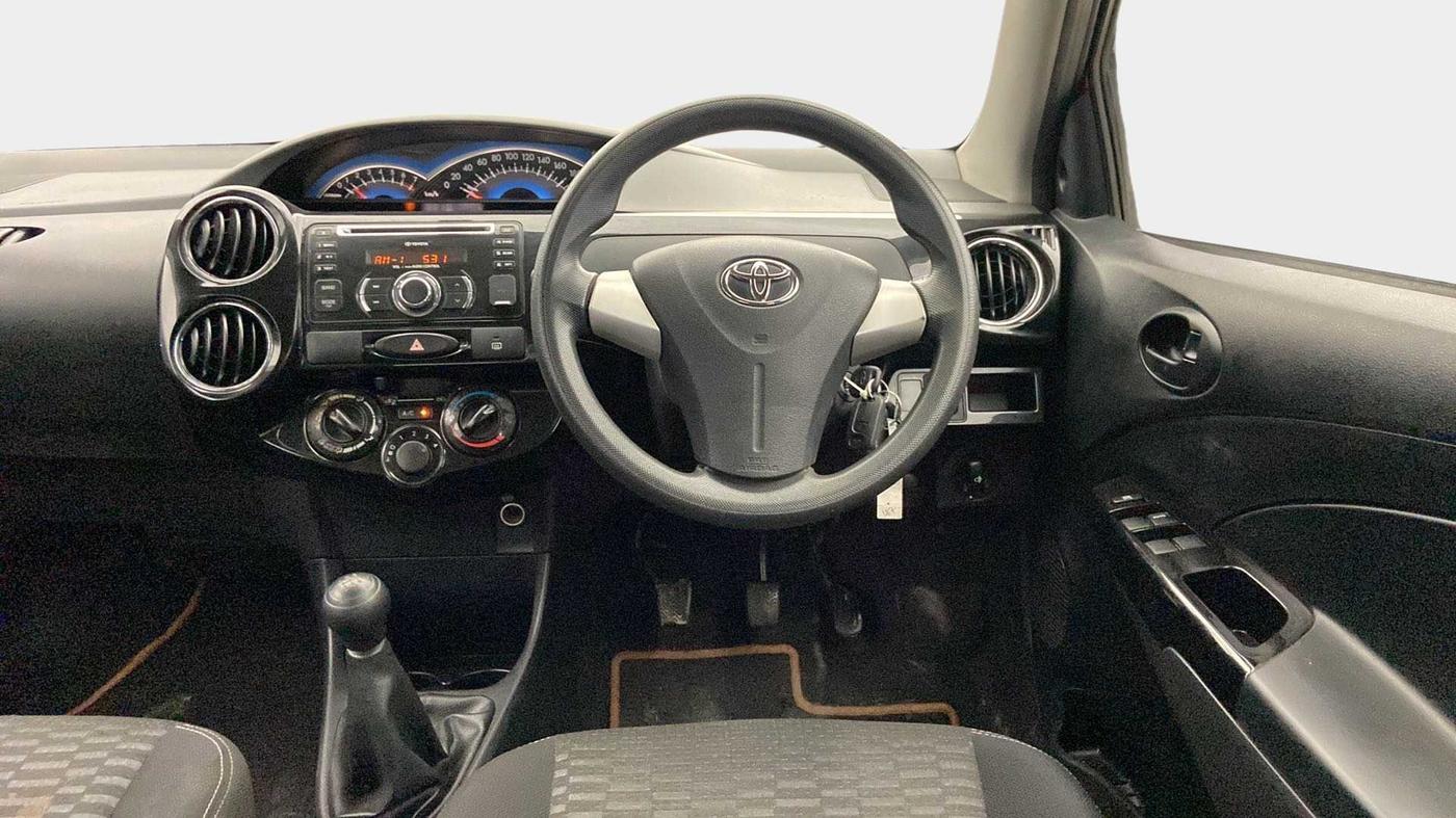 2015 Toyota Etios CROSS 1.2 G, Petrol, Manual, 45,032 km, Steering Wheel Close Up