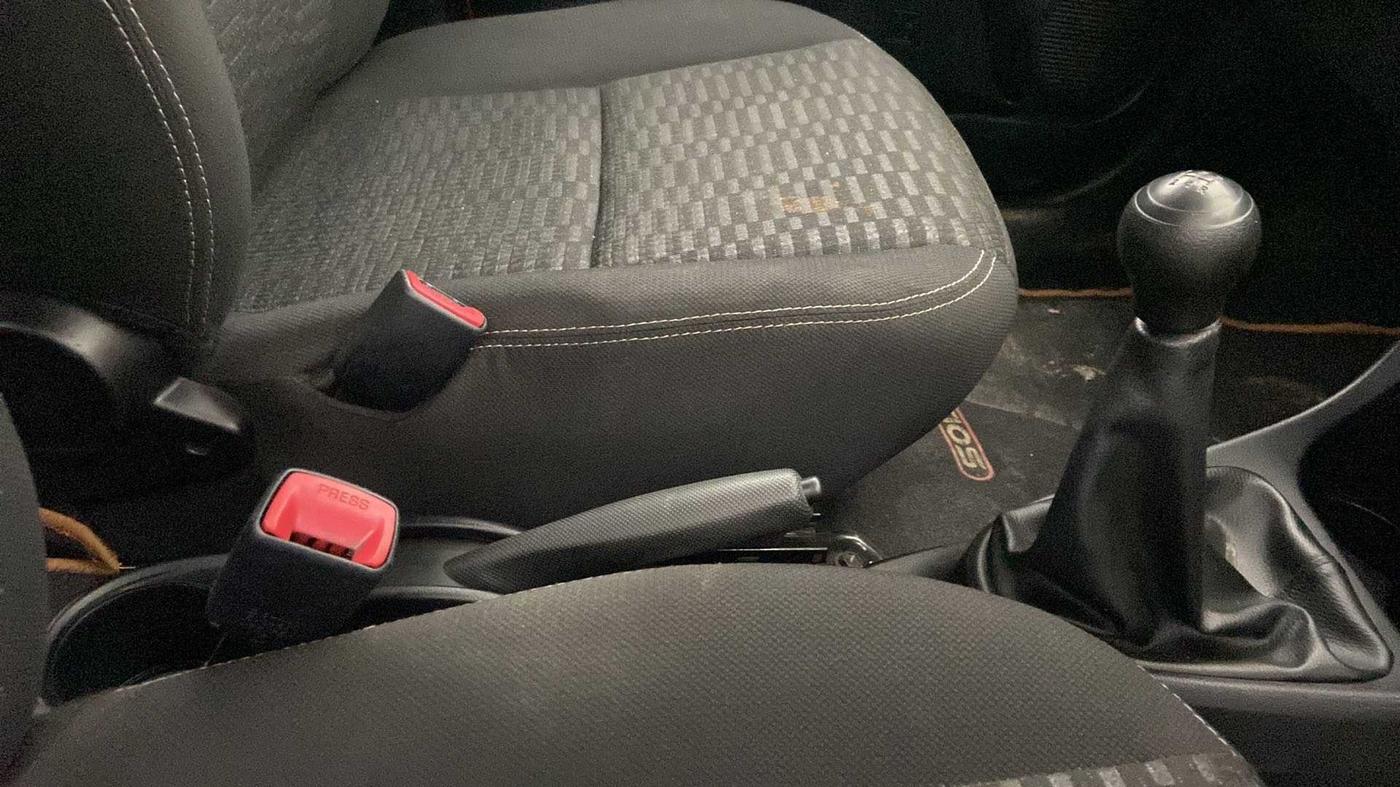 2015 Toyota Etios CROSS 1.2 G, Petrol, Manual, 45,032 km, Gear Lever