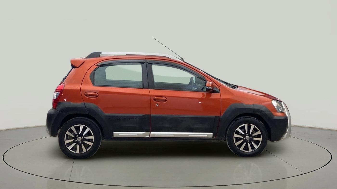 2015 Toyota Etios CROSS 1.2 G, Petrol, Manual, 45,032 km, Right Side View