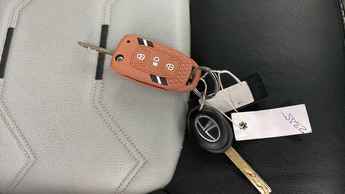 2022 Tata NEXON XZ PETROL, Petrol, Manual, 17,208 km, Key Close Up
