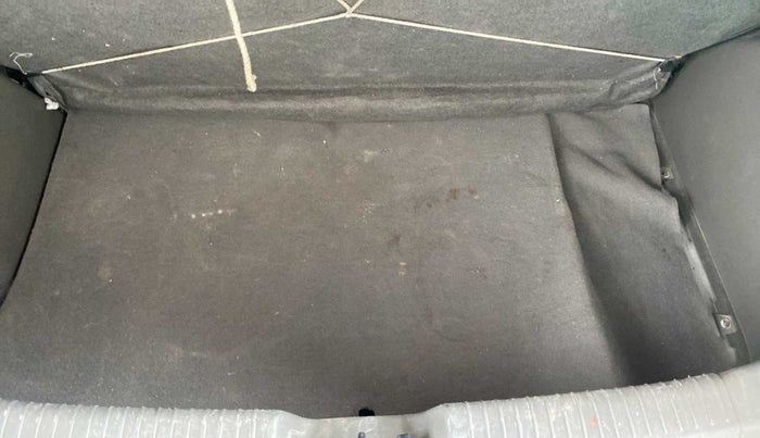 2016 Hyundai i10 MAGNA 1.1, Petrol, Manual, 32,678 km, Boot Inside