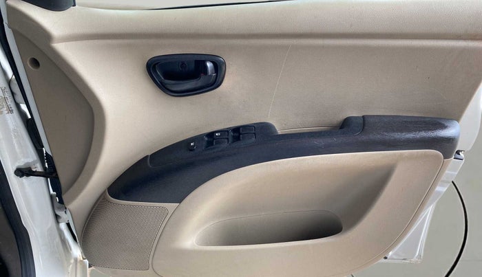 2016 Hyundai i10 MAGNA 1.1, Petrol, Manual, 32,678 km, Driver Side Door Panels Control