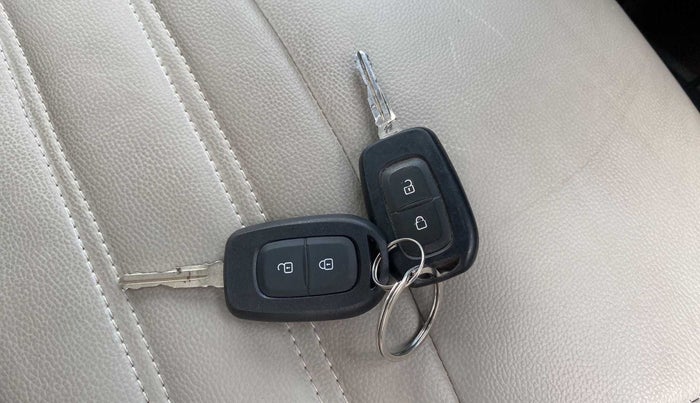 2020 Renault TRIBER RXL MT, Petrol, Manual, 58,863 km, Key Close Up