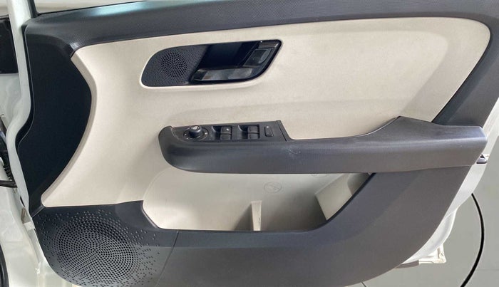 2021 Tata ALTROZ XM PLUS PETROL, Petrol, Manual, 40,081 km, Driver Side Door Panels Control