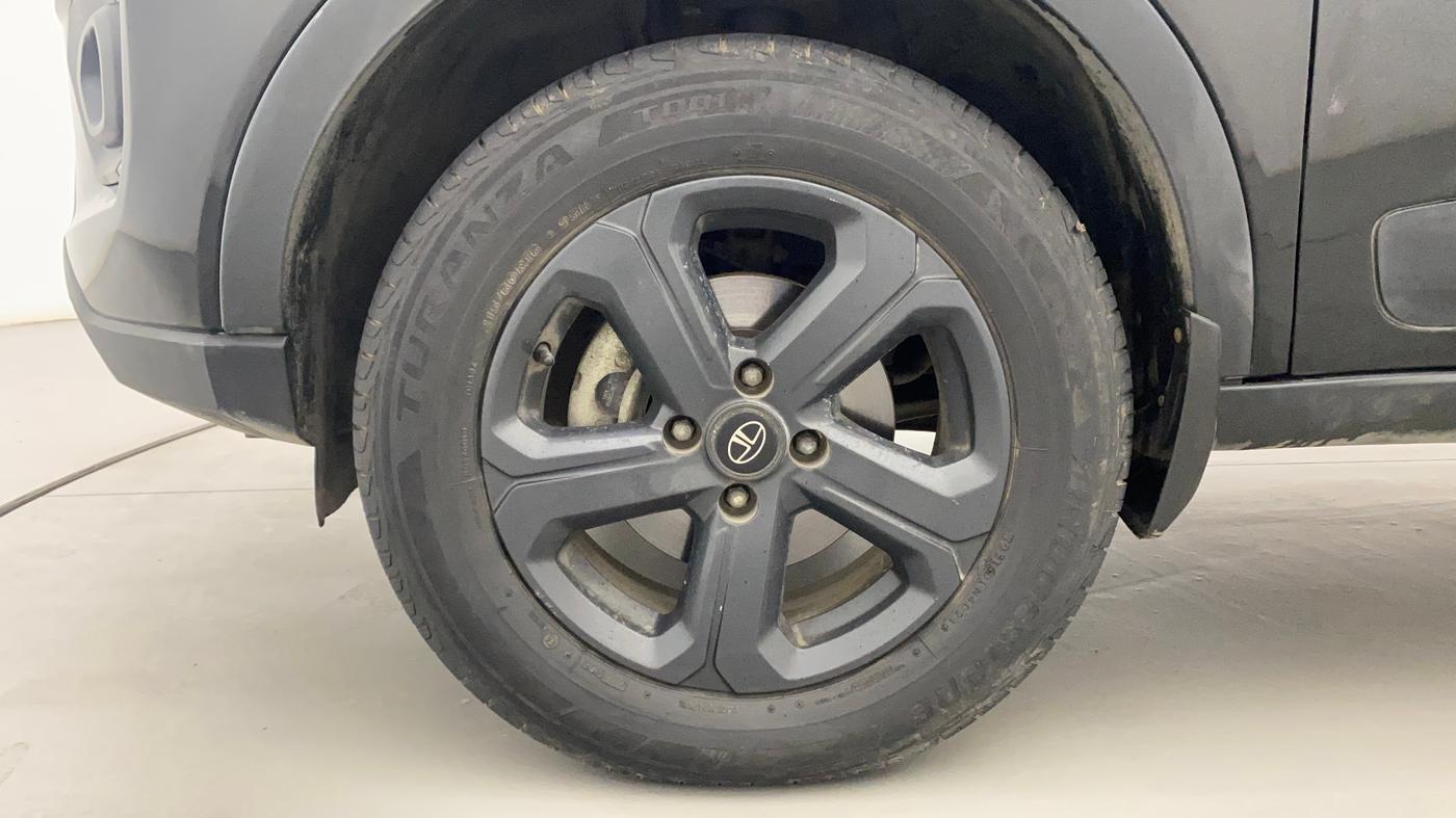 2021 Tata NEXON XZA PLUS PETROL DARK EDITION, Petrol, Automatic, 33,145 km, Left Front Wheel