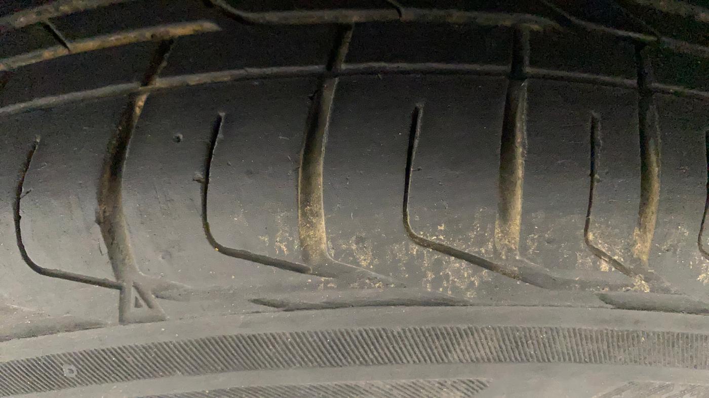 2021 Tata NEXON XZA PLUS PETROL DARK EDITION, Petrol, Automatic, 33,145 km, Left Front Tyre Tread