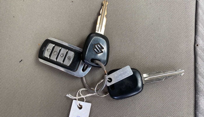 2016 Maruti Alto K10 VXI, Petrol, Manual, 53,512 km, Key Close Up