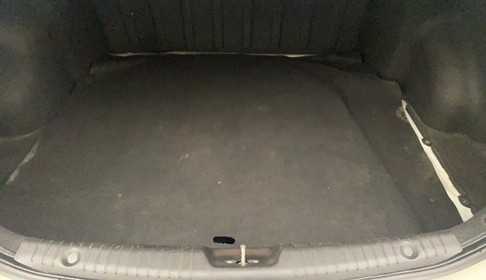 2017 Hyundai Verna 1.6 VTVT SX, Petrol, Manual, 63,689 km, Boot Inside