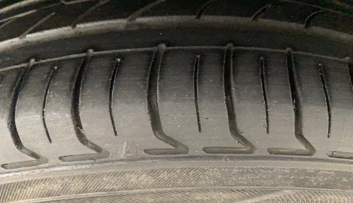 2017 Hyundai Verna 1.6 VTVT SX, Petrol, Manual, 63,689 km, Left Rear Tyre Tread