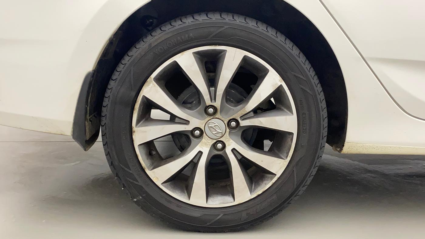 2017 Hyundai Verna 1.6 VTVT SX, Petrol, Manual, 63,689 km, Right Rear Wheel