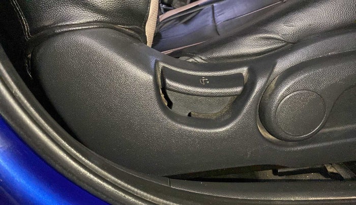 2016 Hyundai Elite i20 SPORTZ 1.2, Petrol, Manual, 47,525 km, Driver Side Adjustment Panel