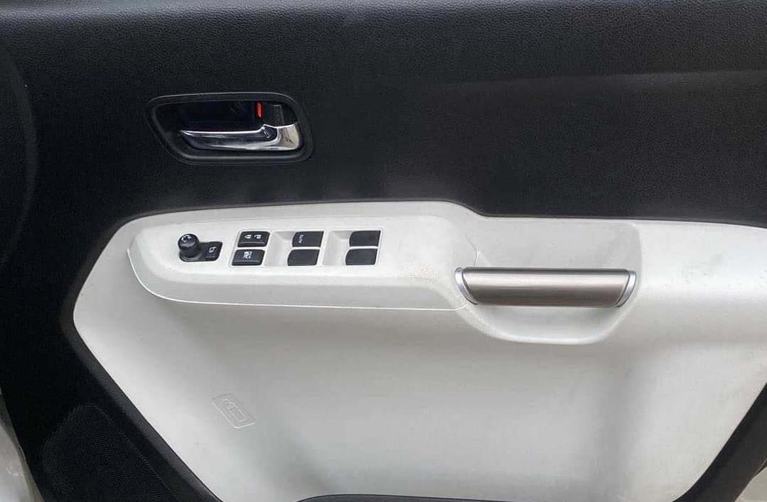 2017 Maruti IGNIS ZETA 1.2 AMT, Petrol, Automatic, 26,850 km, Driver Side Door Panels Control