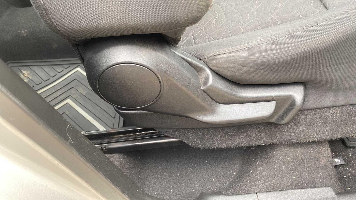2017 Maruti IGNIS ZETA 1.2 AMT, Petrol, Automatic, 26,850 km, Driver Side Adjustment Panel
