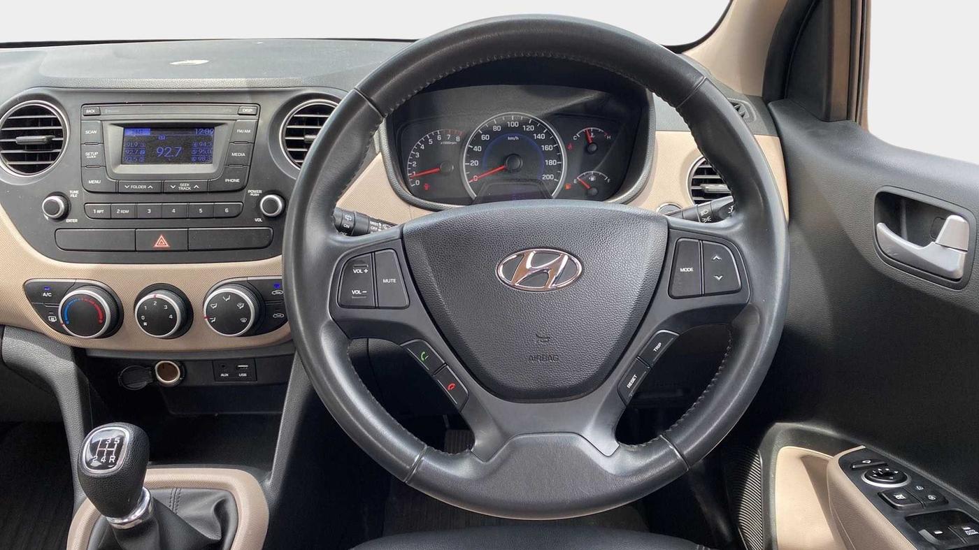 2016 Hyundai Grand i10 ASTA (O) 1.2 KAPPA VTVT, Petrol, Manual, 24,183 km, Steering Wheel Close Up