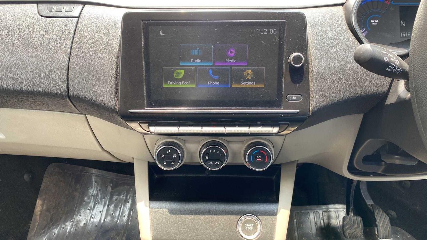2023 Renault TRIBER RXZ AMT DUAL TONE, Petrol, Automatic, 3,408 km, Air Conditioner