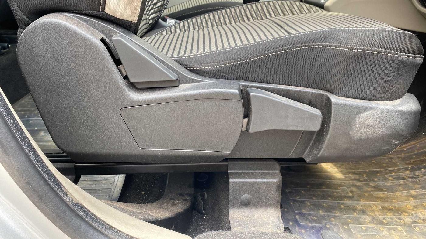 2023 Renault TRIBER RXZ AMT DUAL TONE, Petrol, Automatic, 3,408 km, Driver Side Adjustment Panel